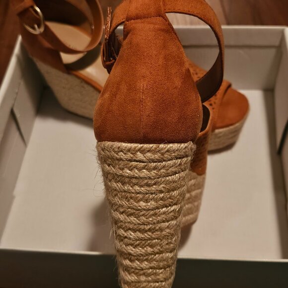 14th & Union Theryn Wedge Peep Toe Sandals - Picture 4 of 6